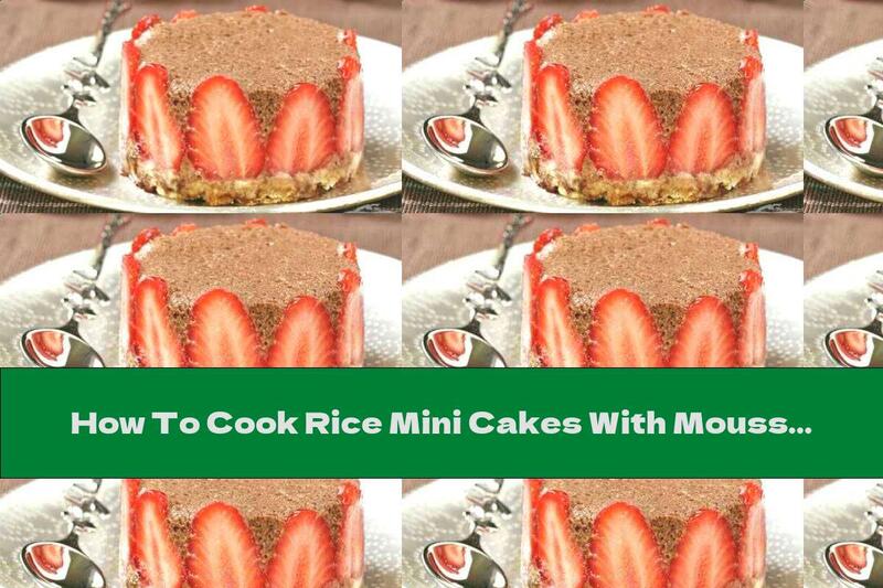 How To Cook Rice Mini Cakes With Mousse And Strawberries - Recipe